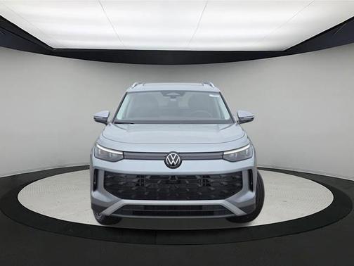 Pyrite Silver Metallic 2026 Volkswagen Tiguan 2.0T SE