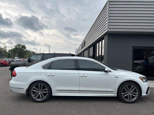 2017 Volkswagen Passat 1.8T R-Line