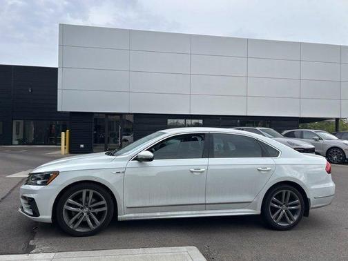 2017 Volkswagen Passat 1.8T R-Line