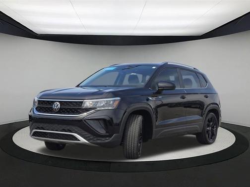 Deep Black Pearl Effect 2023 Volkswagen Taos 1.5T SE