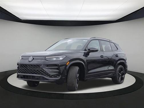 Deep Black Pearl Effect 2026 Volkswagen Tiguan 2.0T SE R-Line Black