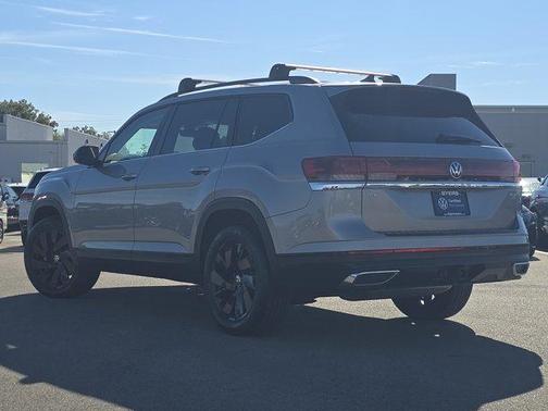 Silver Mist Metallic 2025 Volkswagen Atlas 2.0T SE