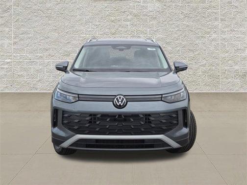 Platinum Gray Metallic 2026 Volkswagen Tiguan 2.0T SE