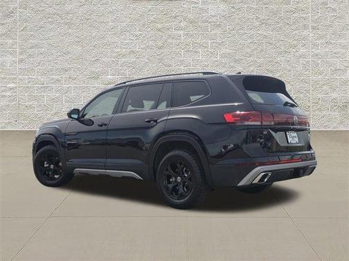 Deep Black Pearl 2026 Volkswagen Atlas 2.0T Peak Edition