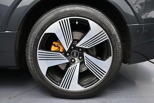 2022 Audi e-tron Premium Plus