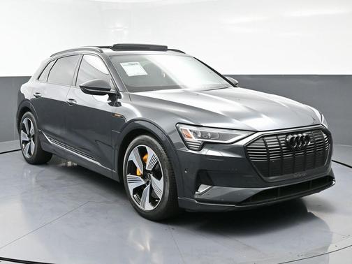 2022 Audi e-tron Premium Plus