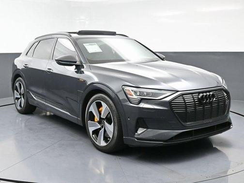 2022 Audi e-tron Premium Plus
