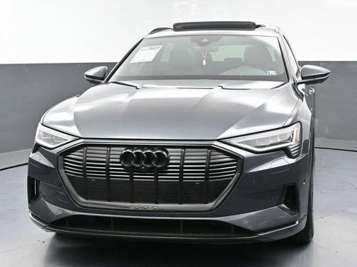 2022 Audi e-tron Premium Plus