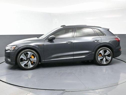 2022 Audi e-tron Premium Plus