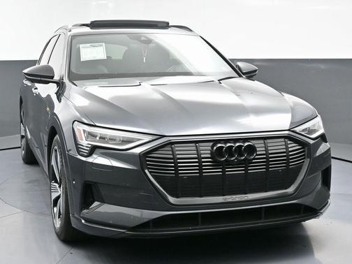2022 Audi e-tron Premium Plus