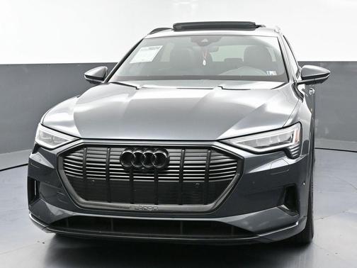 2022 Audi e-tron Premium Plus
