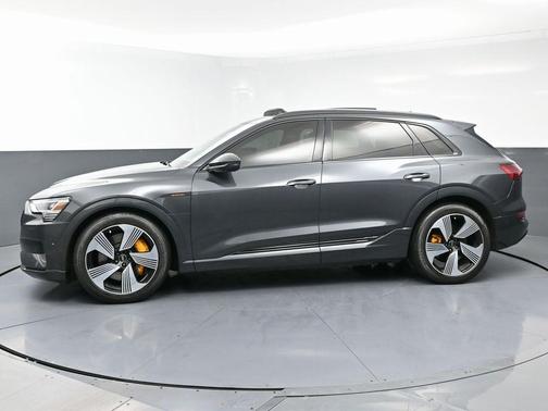 2022 Audi e-tron Premium Plus