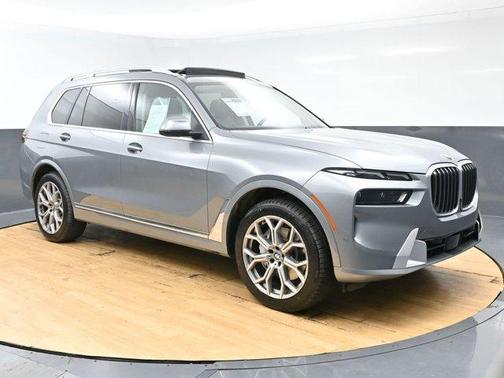 Gray 2025 BMW X7 xDrive40i