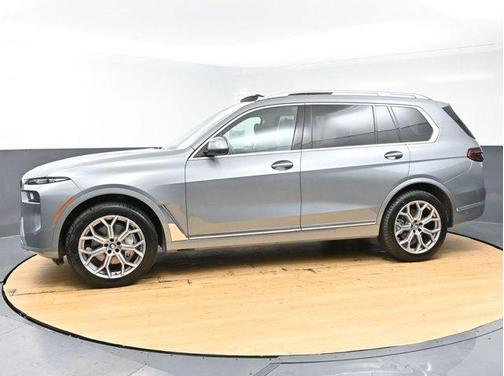 Gray 2025 BMW X7 xDrive40i