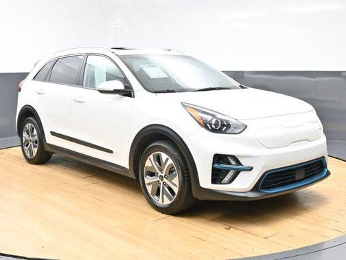 Snow White Pearl 2022 Kia Niro EV EX Premium
