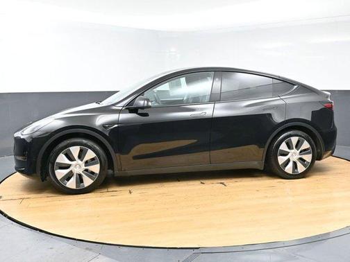 Black 2023 Tesla Model Y Base