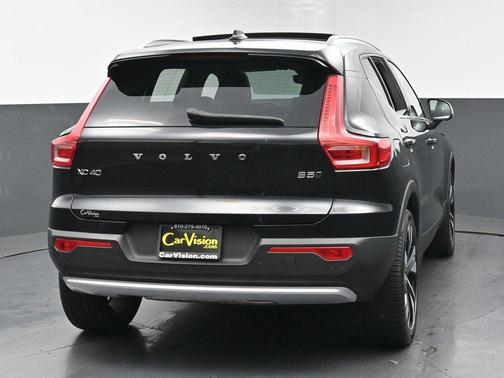 Onyx Black Metallic 2024 Volvo XC40 B5 Ultimate Bright Theme