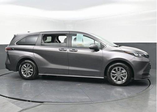 2024 Toyota Sienna LE