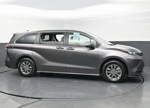 2024 Toyota Sienna LE