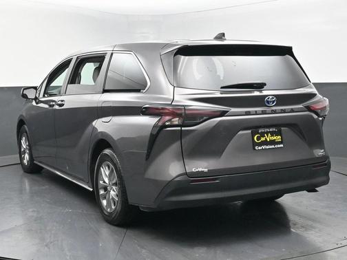 2024 Toyota Sienna LE