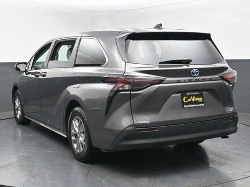 2024 Toyota Sienna LE