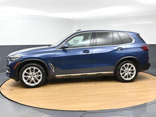 Blue 2022 BMW X5 xDrive40i