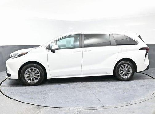 2024 Toyota Sienna LE