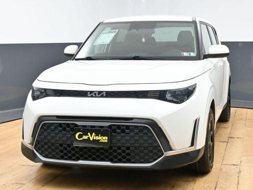 Snow White Pearl 2023 Kia Soul LX