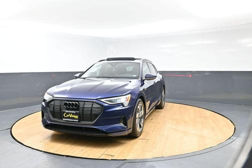 Navarra Blue Metallic 2022 Audi e-tron Premium