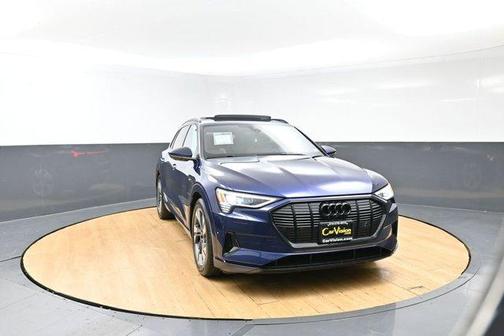 Navarra Blue Metallic 2022 Audi e-tron Premium