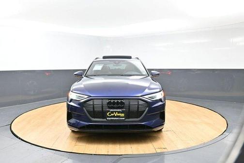 Navarra Blue Metallic 2022 Audi e-tron Premium