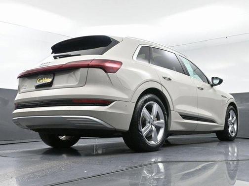 2019 Audi e-tron Premium Plus