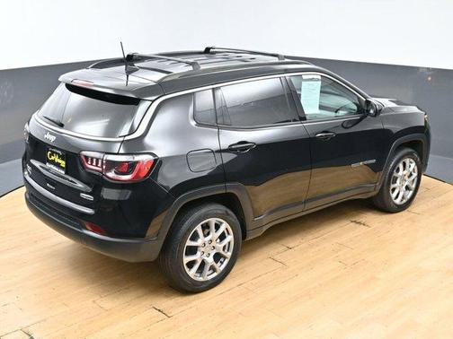 Diamond Black 2022 Jeep Compass Latitude Lux