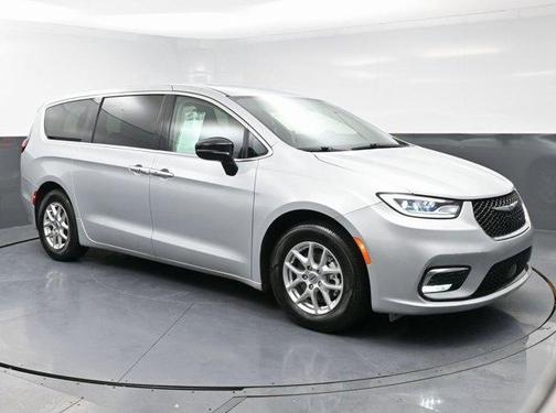 2024 Chrysler Pacifica Touring-L