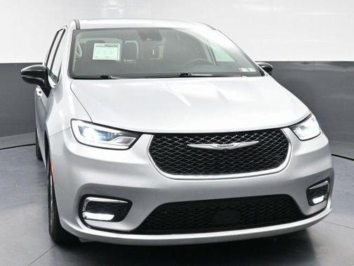 2024 Chrysler Pacifica Touring-L