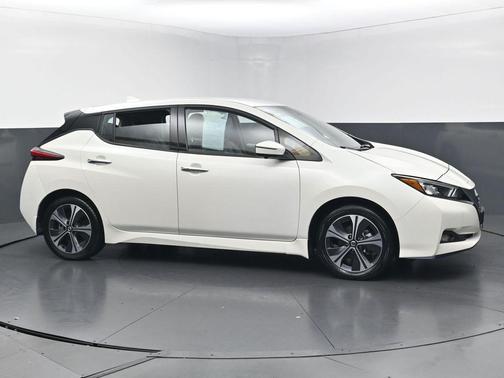 White 2021 Nissan Leaf SL PLUS