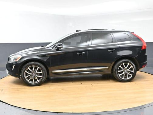 Onyx Black Metallic 2017 Volvo XC60 T6 Dynamic