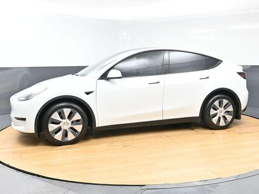 White 2023 Tesla Model Y Long Range