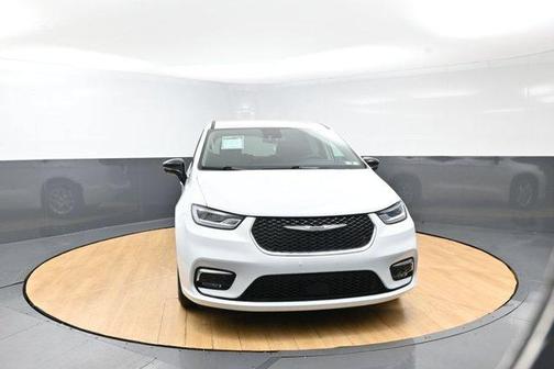 Bright White Clearcoat 2024 Chrysler Pacifica Touring-L