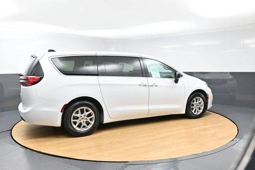 Bright White Clearcoat 2024 Chrysler Pacifica Touring-L