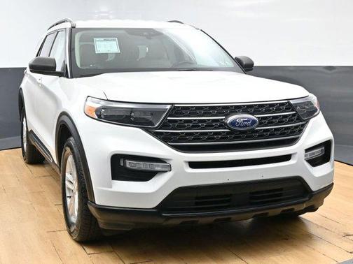 Star White 2022 Ford Explorer XLT