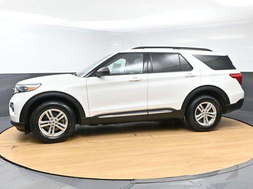 Star White 2022 Ford Explorer XLT