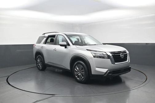 Brilliant Silver Metallic 2025 Nissan Pathfinder SV