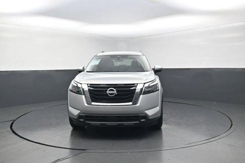 Brilliant Silver Metallic 2025 Nissan Pathfinder SV