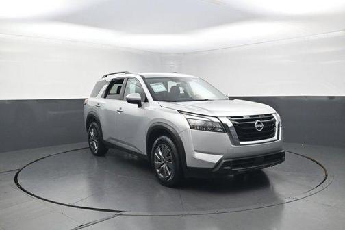 Brilliant Silver Metallic 2025 Nissan Pathfinder SV