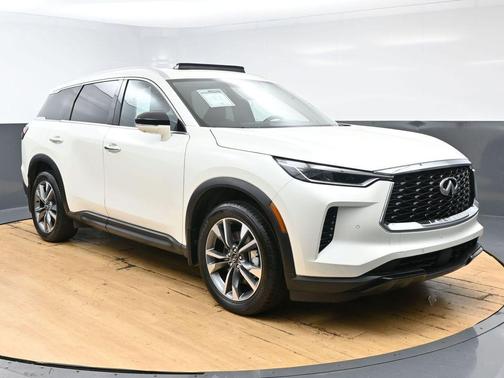 Majestic White 2023 INFINITI QX60 Luxe