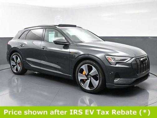 2022 Audi e-tron Premium Plus