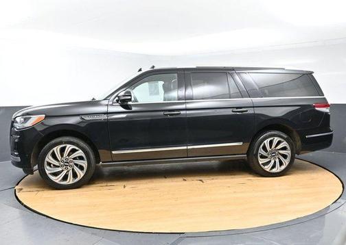 Black Metallic 2022 Lincoln Navigator L Reserve