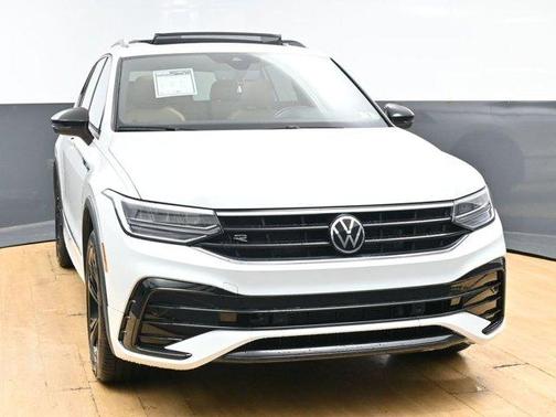 Opal White Pearl Effect 2024 Volkswagen Tiguan 2.0T SE R-Line Black