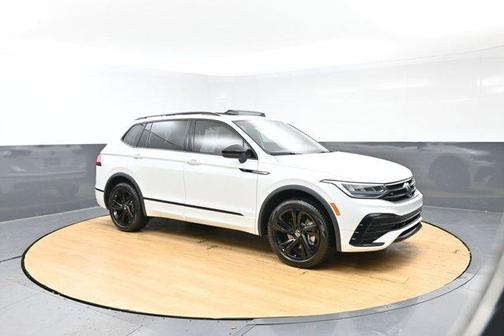 Opal White Pearl Effect 2024 Volkswagen Tiguan 2.0T SE R-Line Black